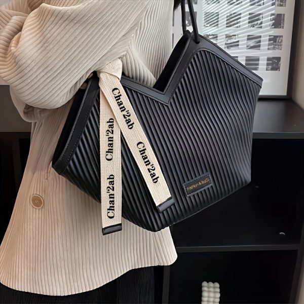 Fashionable love themed PU handbag - high capacity and multifunctional, suitable for work and leisure use - durable and easy to maintain - Image 9