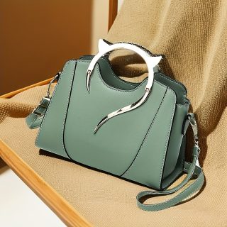 Ladies' Crossbody Bag, Shoulder Bag, Stylish Korean Version with a Minimalist Design, a Chic And Spacious Handbag for Outings And Commuting, Lightweight And Trendy. Available in Three Colors: White, Green, And Black, with Adjustable Straps.