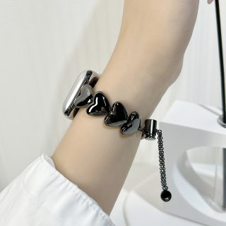 A Stylish And Simple Ladies' Apple Watch Bracelet With A Heart-shaped Buckle, Suitable For IWatch Series SE1 2 Ultra, Is Durable And Eye-catching For Your Best Friend.