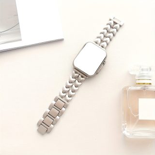 A double-row heart-shaped metal strap suitable for Apple watch for Apple Watch Wristband 38mm 40mm 41mm 42mm 44mm 45mm 49mm for iWatch 10/9/8/7/6/5/4/3/2/1/SE/Ultra series