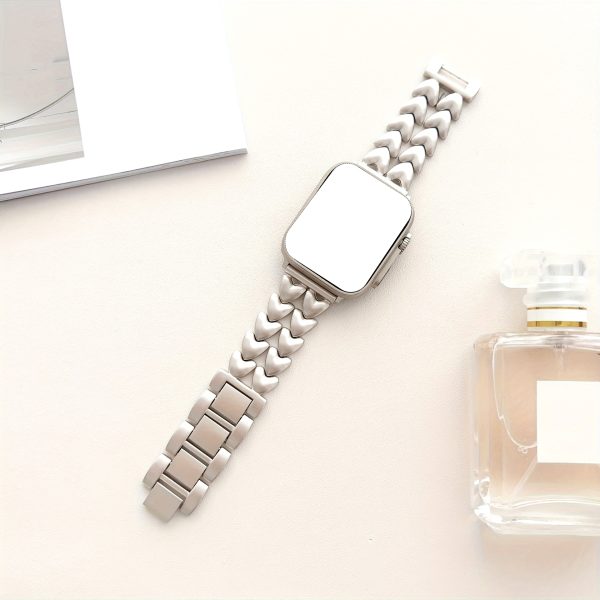 A double-row heart-shaped metal strap suitable for Apple watch for Apple Watch Wristband 38mm 40mm 41mm 42mm 44mm 45mm 49mm for iWatch 10/9/8/7/6/5/4/3/2/1/SE/Ultra series