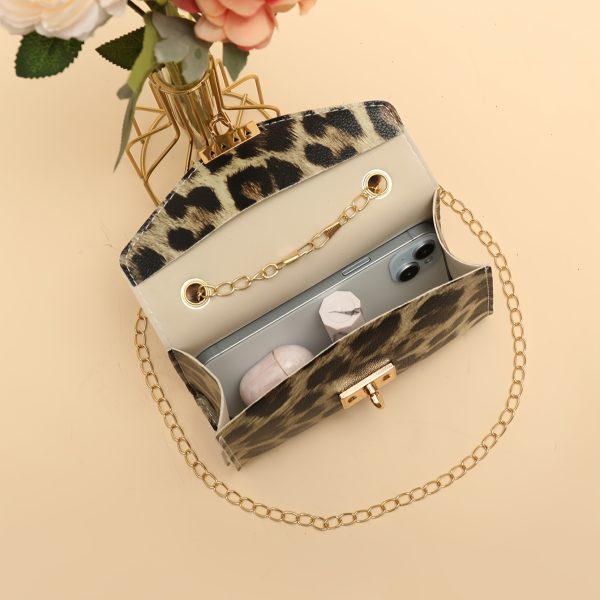 Soft Furry Chain Handbag for Autumn And Winter, Perfect for Daily Outings, Featuring a Wrist Lock And Animal Print in a Small Square Design. - Image 9