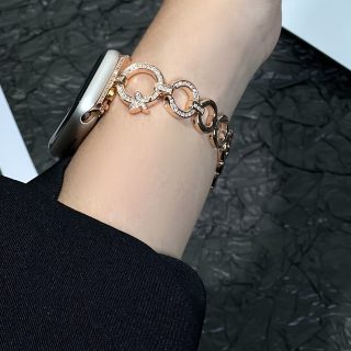 Fashionable High-End Circular Ring Butterfly Diamond Metal Apple Watch Strap Compatible with Iwatch Sizes 38Mm, 40Mm, 41Mm, 42Mm, 44Mm, 45Mm, And 49Mm. This Apple Watch Band Is Suitable for Iwatch Series 7/8/6/SE/5/4/3/2/1.