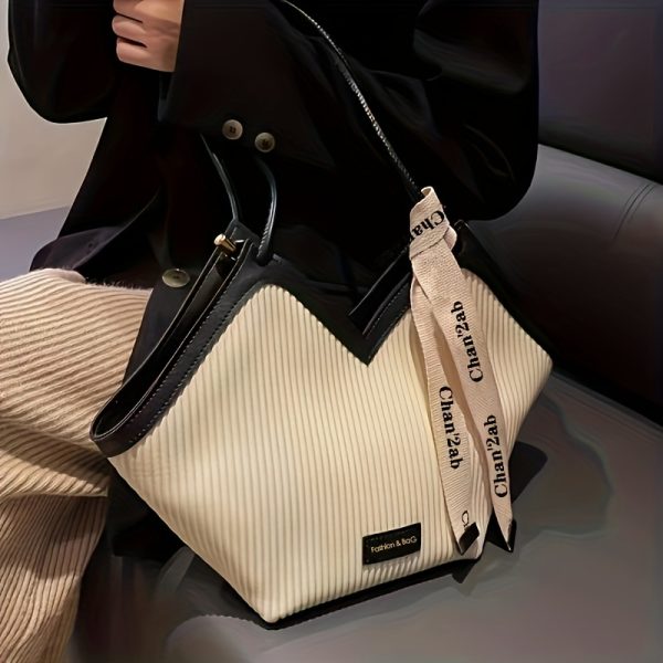 Fashionable love themed PU handbag - high capacity and multifunctional, suitable for work and leisure use - durable and easy to maintain - Image 5