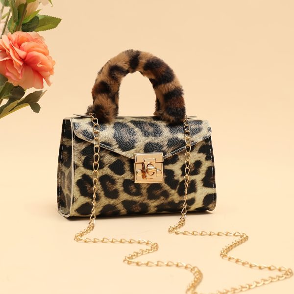 Soft Furry Chain Handbag for Autumn And Winter, Perfect for Daily Outings, Featuring a Wrist Lock And Animal Print in a Small Square Design. - Image 2