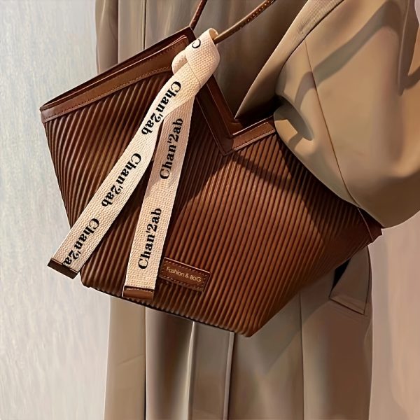 Fashionable love themed PU handbag - high capacity and multifunctional, suitable for work and leisure use - durable and easy to maintain - Image 8