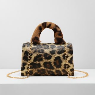 Soft Furry Chain Handbag for Autumn And Winter, Perfect for Daily Outings, Featuring a Wrist Lock And Animal Print in a Small Square Design.
