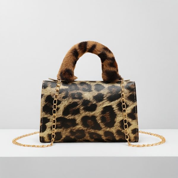 Soft Furry Chain Handbag for Autumn And Winter, Perfect for Daily Outings, Featuring a Wrist Lock And Animal Print in a Small Square Design.