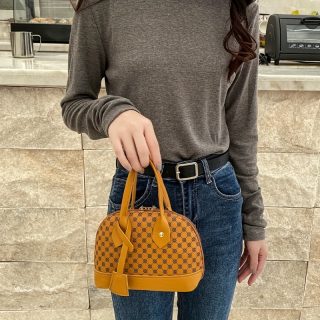 Women's Convertible Crossbody Bag - Beige Purse with Zipper Closure, Detachable Strap for Everyday, Office, Party - Elegant Ladies Handbag in Beige/Tan/Black/White/Gray/Blue/Red/Clear Colors, Crossbody Purse, Versatile Travel Bag, Modern European Style, Textured Finish