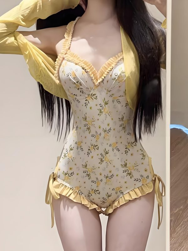 Swimsuit Women's Long Sleeve Two-Piece Set with Floral Pattern for a and Pure Desire Look